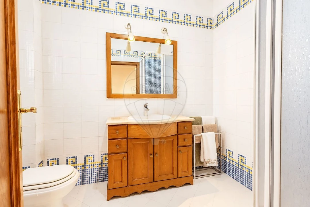 Apartamento T4 para Venda em Carregado e Cadafais Foto 23
