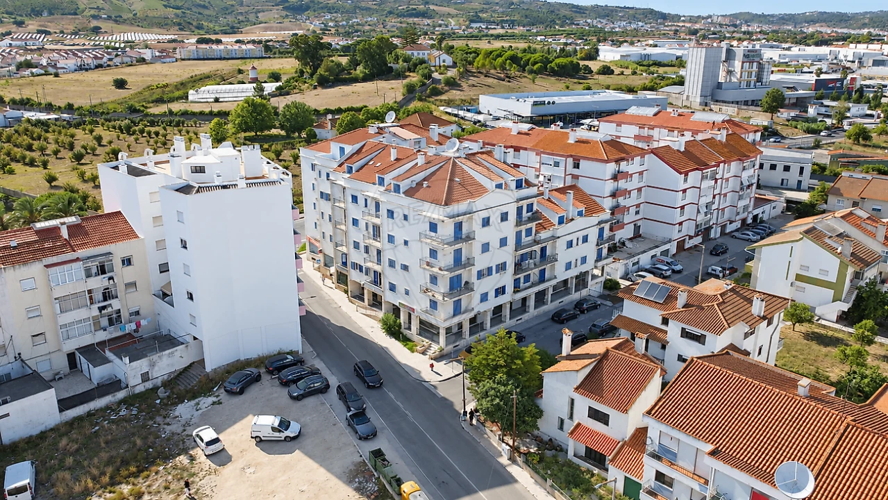 Apartamento T4 para Venda em Carregado e Cadafais Foto 14