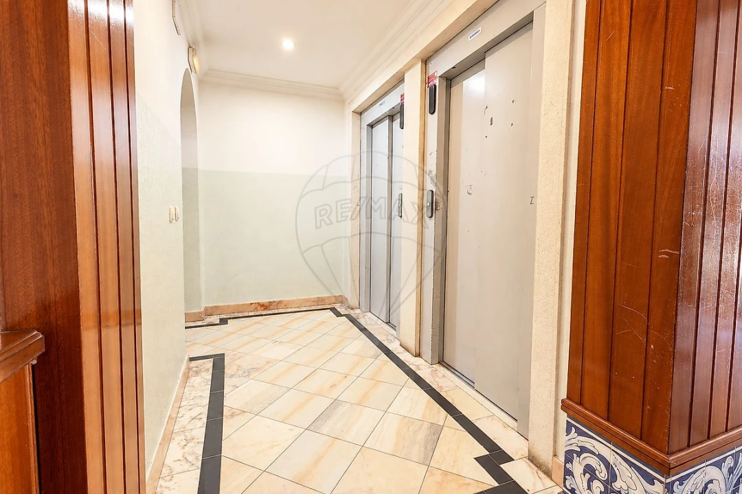 Apartamento T4 para Venda em Carregado e Cadafais Foto 11