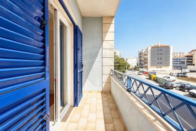 Apartamento T4 para Venda em Carregado e Cadafais