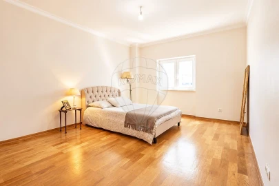 Apartamento T4 para Venda em Carregado e Cadafais