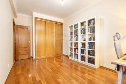Apartamento T4 para Venda em Carregado e Cadafais