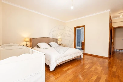 Apartamento T4 para Venda em Carregado e Cadafais