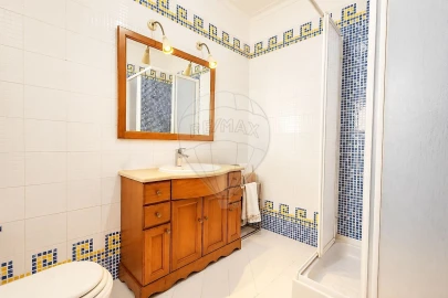 Apartamento T4 para Venda em Carregado e Cadafais