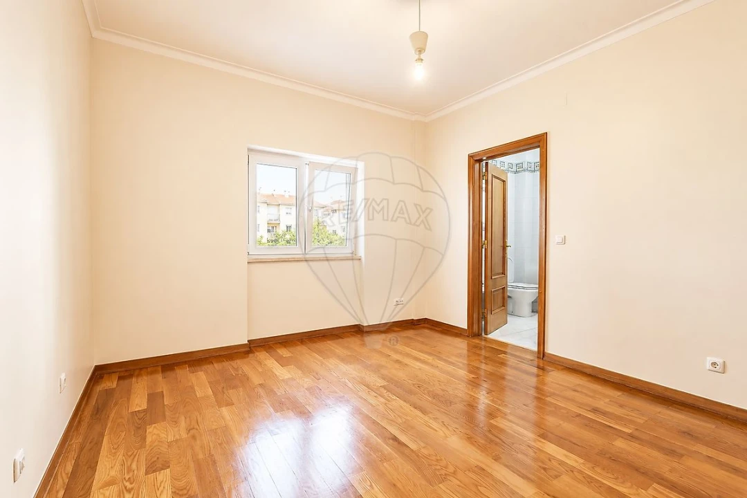 Apartamento T4 para Venda em Carregado e Cadafais Foto 26
