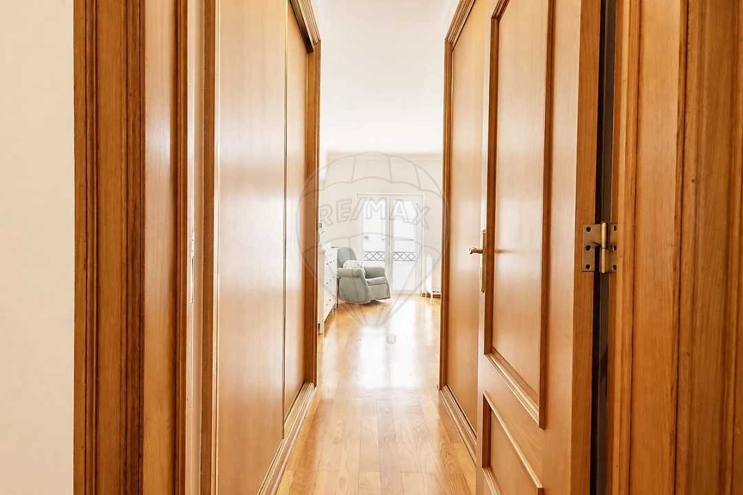Apartamento T4 para Venda em Carregado e Cadafais Foto 36