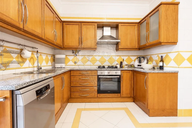 Apartamento T4 para Venda em Carregado e Cadafais Foto 7