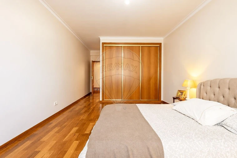 Apartamento T4 para Venda em Carregado e Cadafais Foto 31
