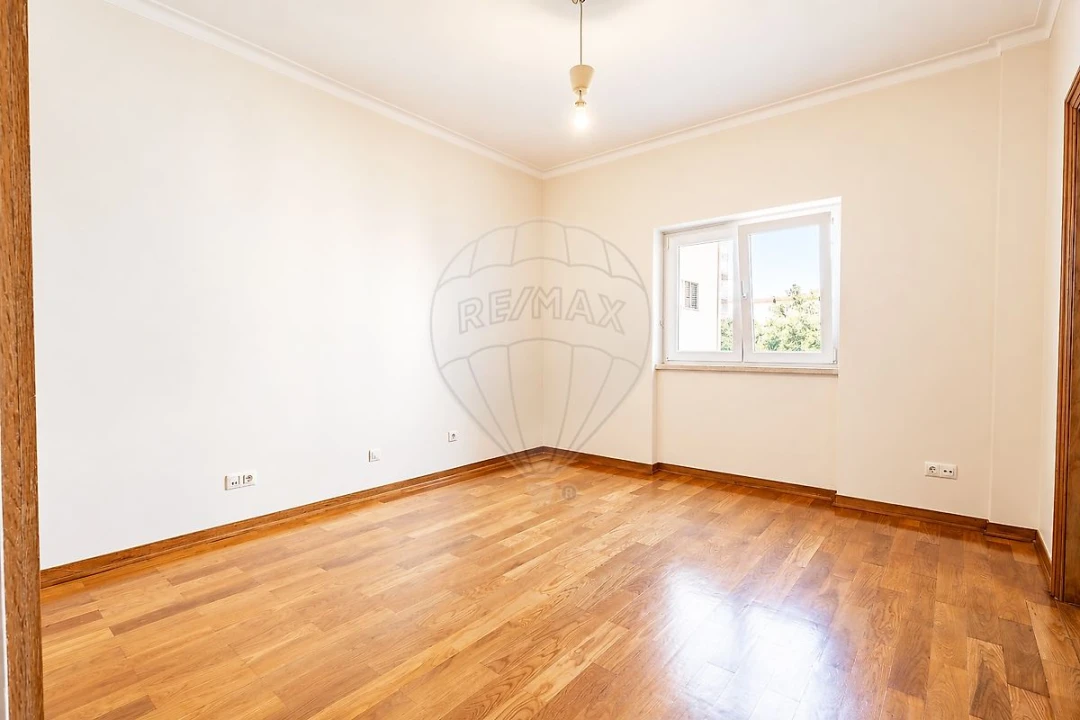 Apartamento T4 para Venda em Carregado e Cadafais Foto 24