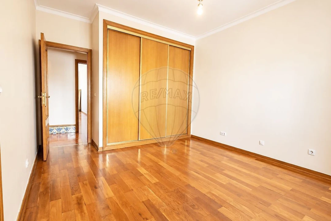 Apartamento T4 para Venda em Carregado e Cadafais Foto 25