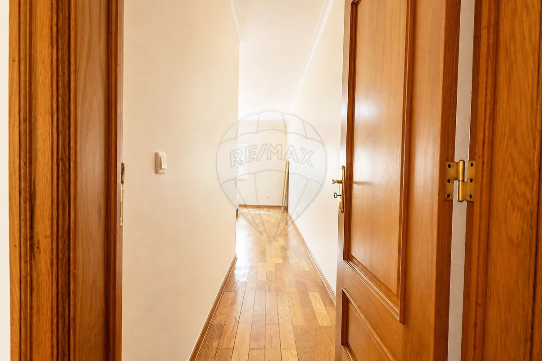 Apartamento T4 para Venda em Carregado e Cadafais Foto 30