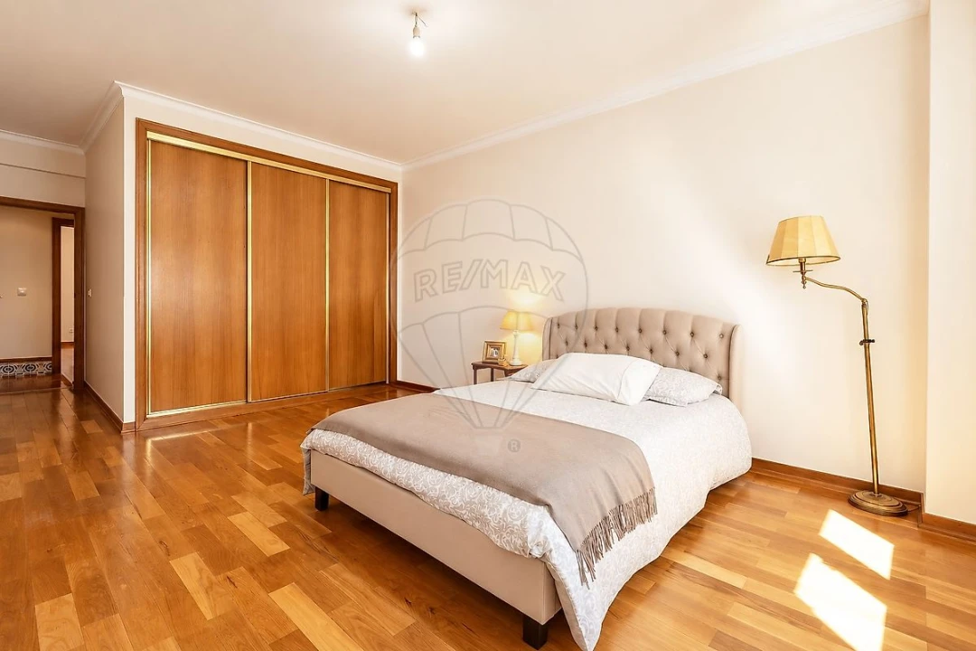 Apartamento T4 para Venda em Carregado e Cadafais Foto 32