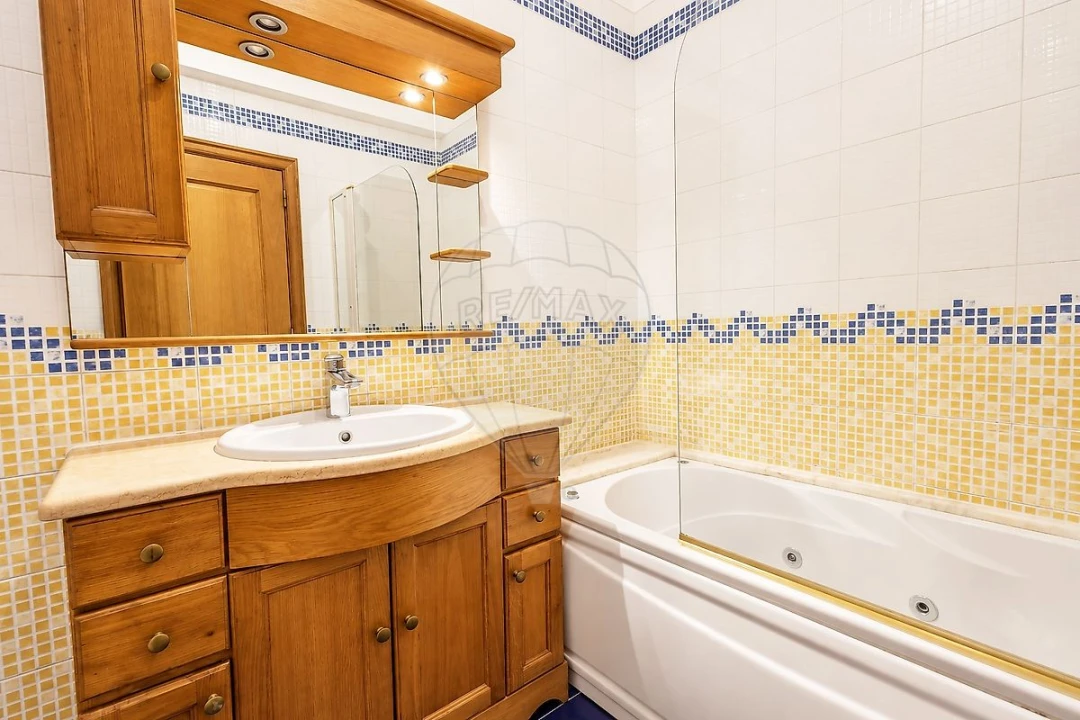 Apartamento T4 para Venda em Carregado e Cadafais Foto 27