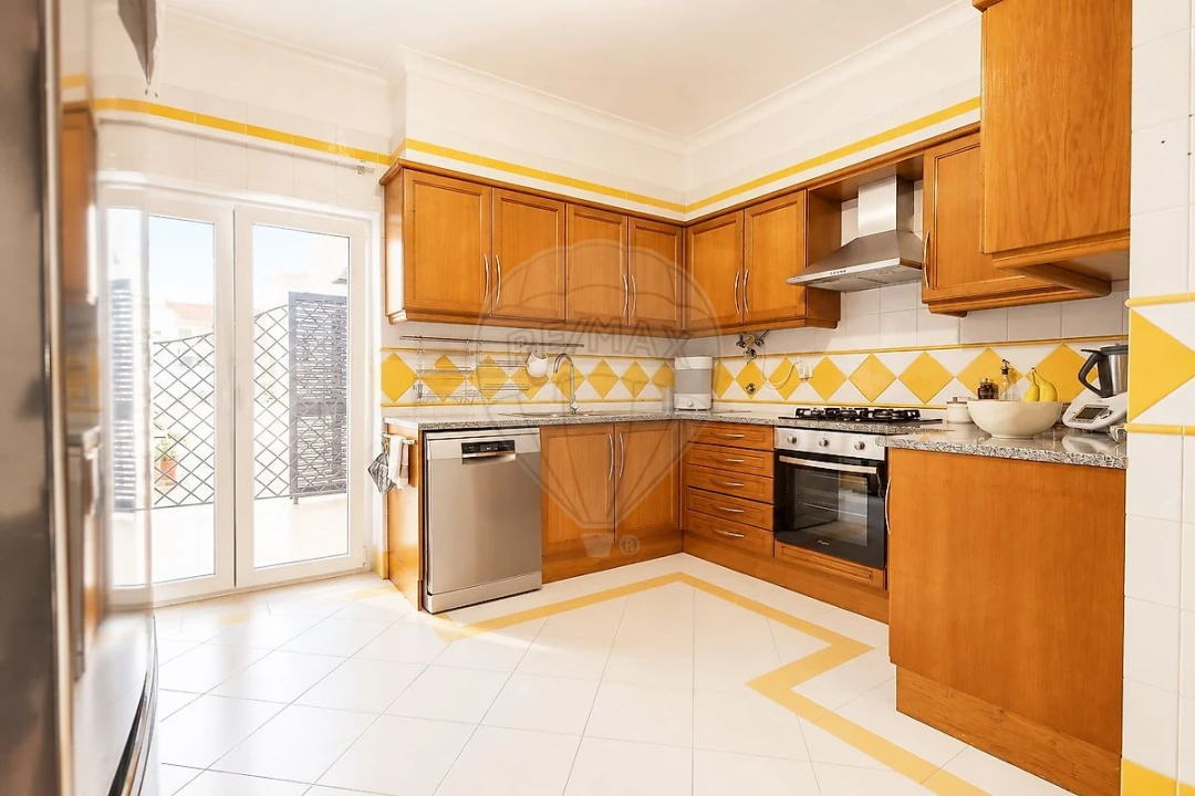 Apartamento T4 para Venda em Carregado e Cadafais Foto 4