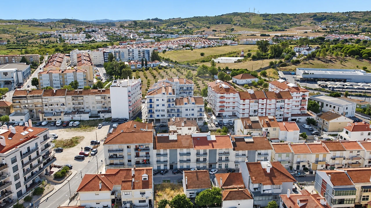 Apartamento T4 para Venda em Carregado e Cadafais Foto 13