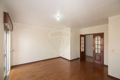 Apartamento T3 para Venda em Carregado e Cadafais