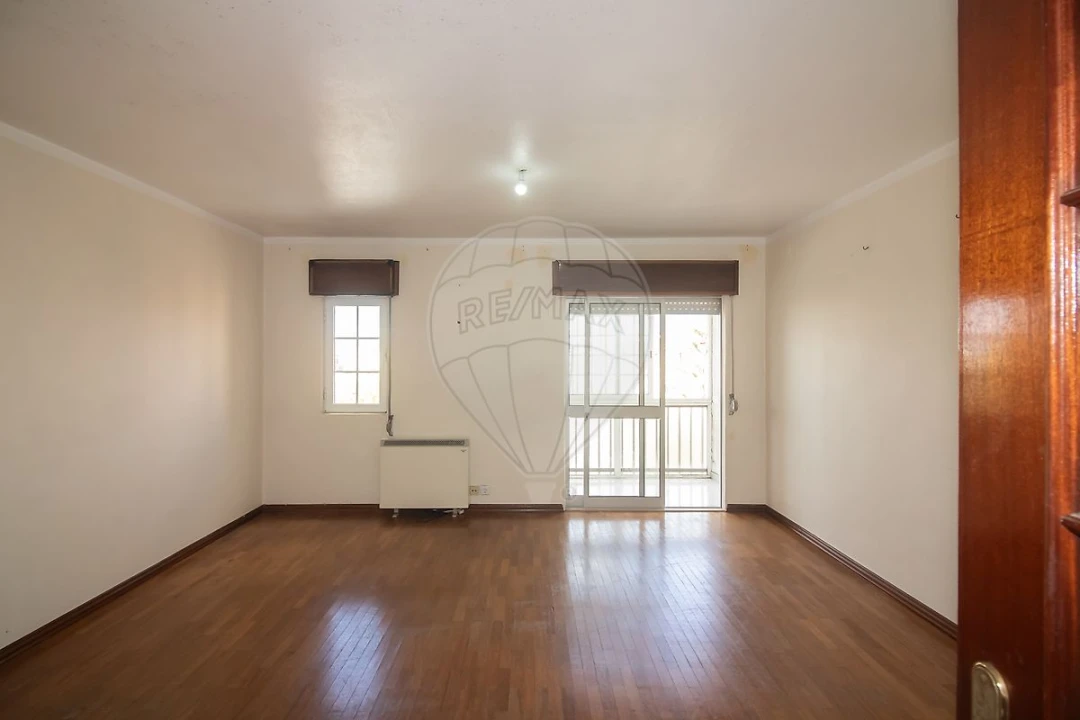 Apartamento T3 para Venda em Carregado e Cadafais Foto 11