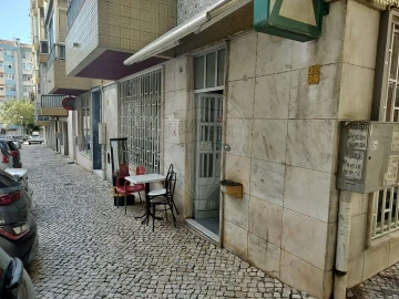 Loja para Venda em Massamá e Monte Abraão