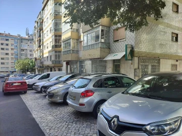 Loja para Venda em Massamá e Monte Abraão