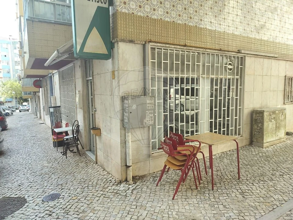 Loja para Venda em Massamá e Monte Abraão Foto 4