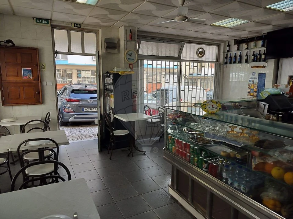 Loja para Venda em Massamá e Monte Abraão Foto 2