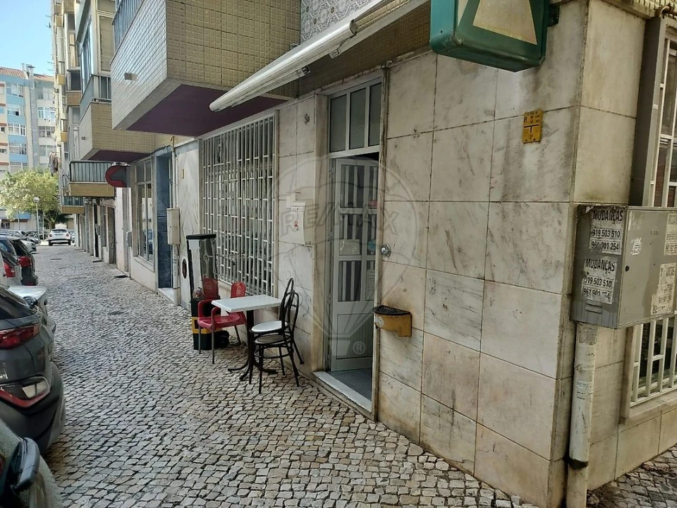 Loja para Venda em Massamá e Monte Abraão Foto 3