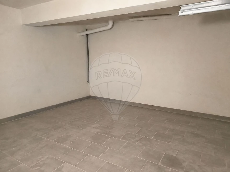 Garagem para Venda em União das Freguesias de Setúbal Foto 2