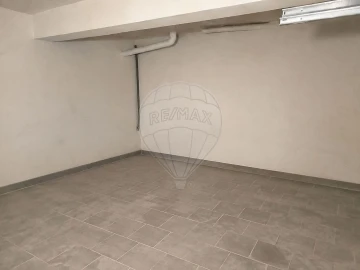 Garagem para Venda em União das Freguesias de Setúbal