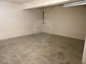 Garagem para Venda em União das Freguesias de Setúbal