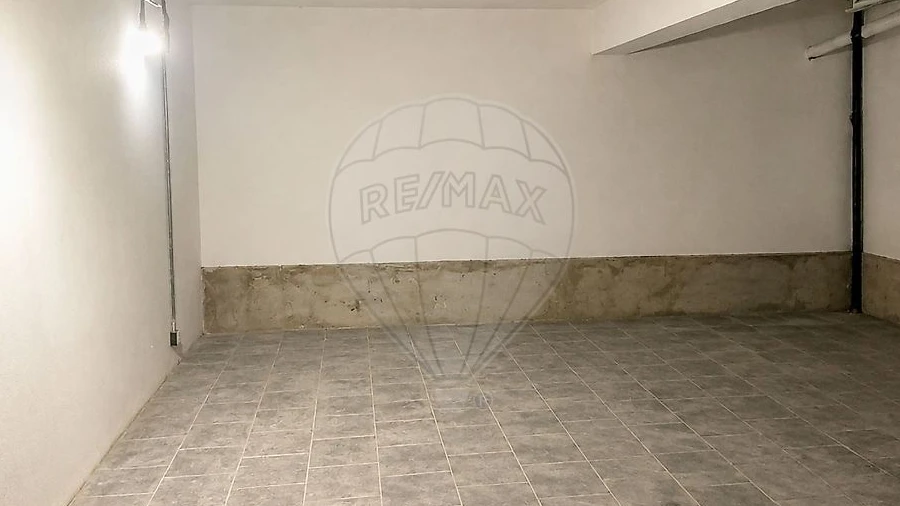 Garagem para Venda em União das Freguesias de Setúbal