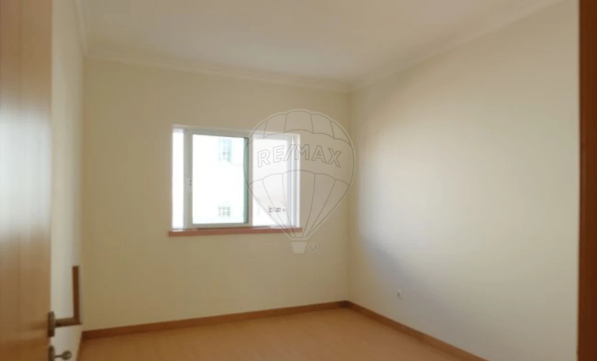 Moradia T3 para Arrendamento em Quinta do Conde Foto 19