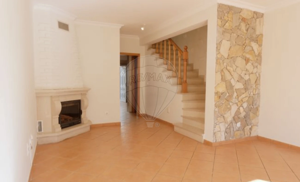 Moradia T3 para Arrendamento em Quinta do Conde Foto 8