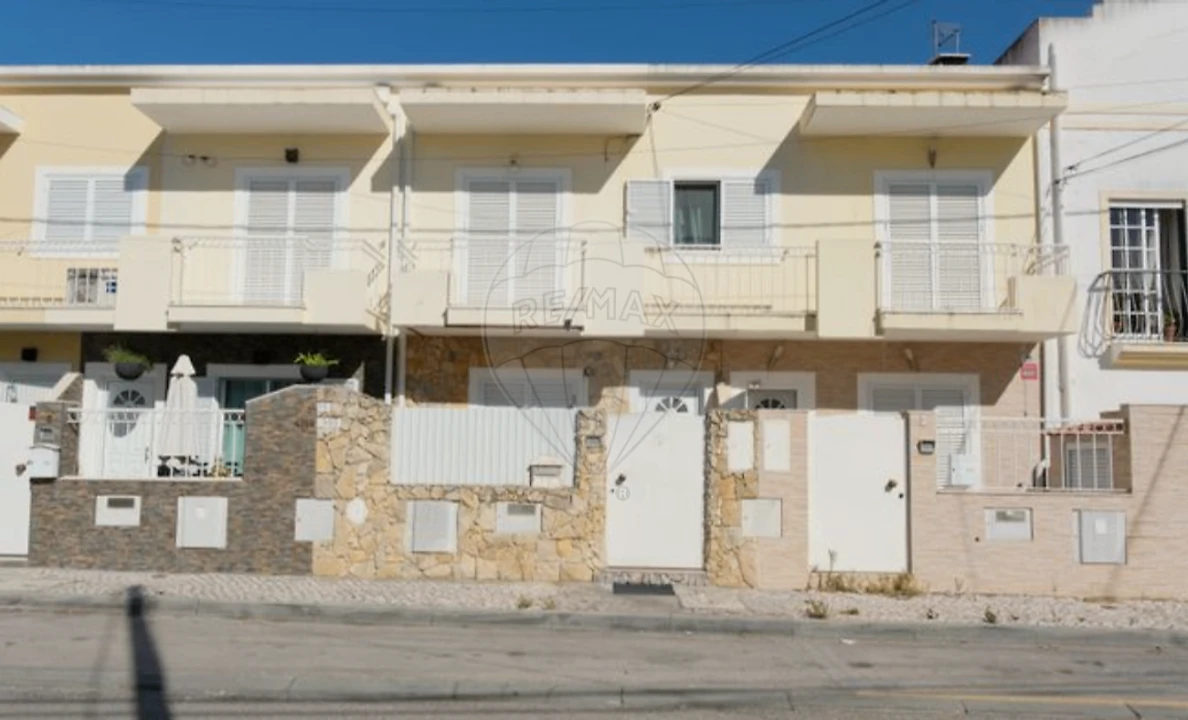 Moradia T3 para Arrendamento em Quinta do Conde Foto 4