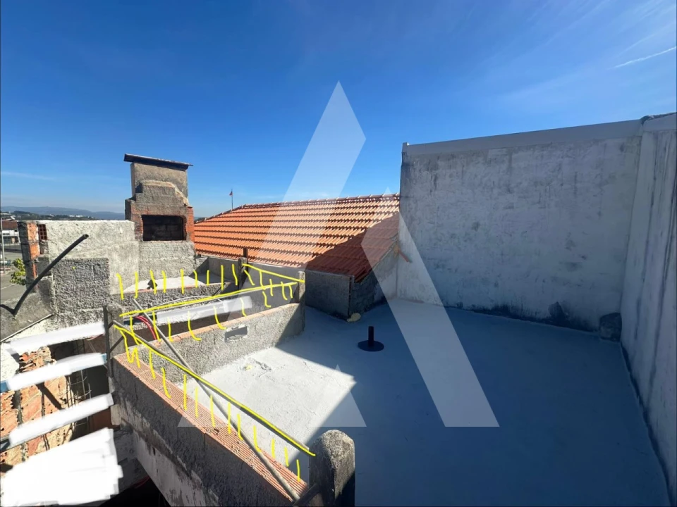 Moradia T3 para Venda em Oiã Foto 24