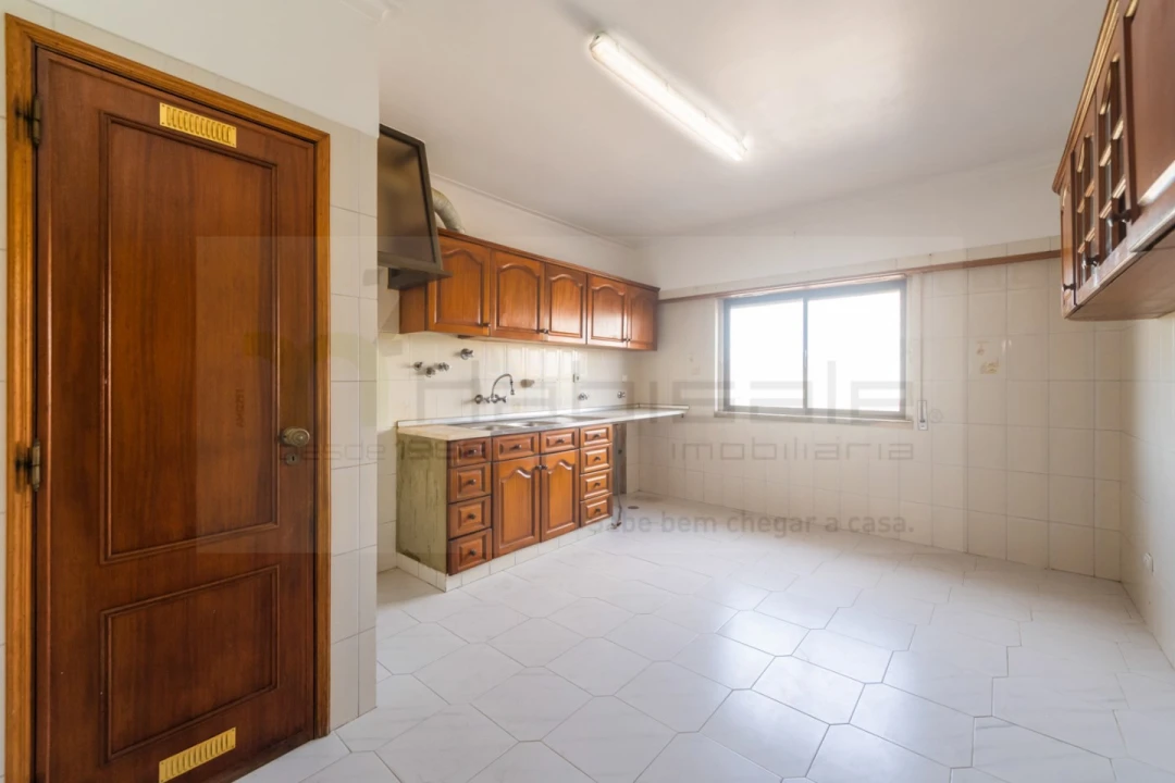 Apartamento T3 para Venda em Carcavelos e Parede Foto 4
