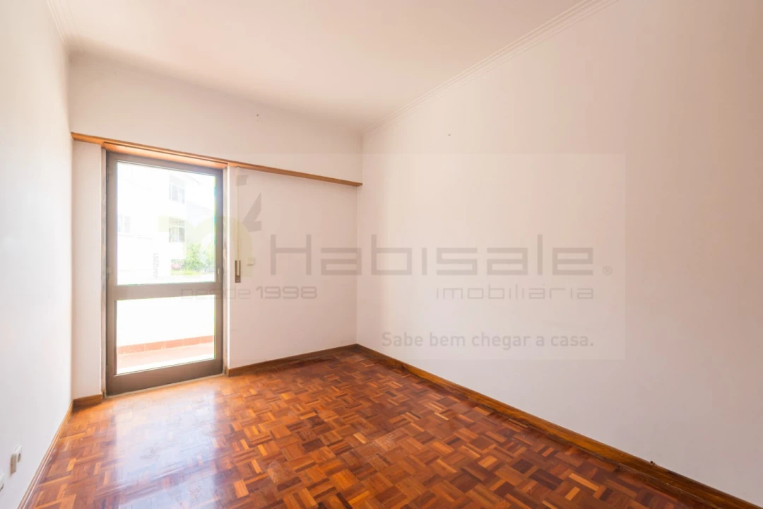 Apartamento T3 para Venda em Carcavelos e Parede Foto 22