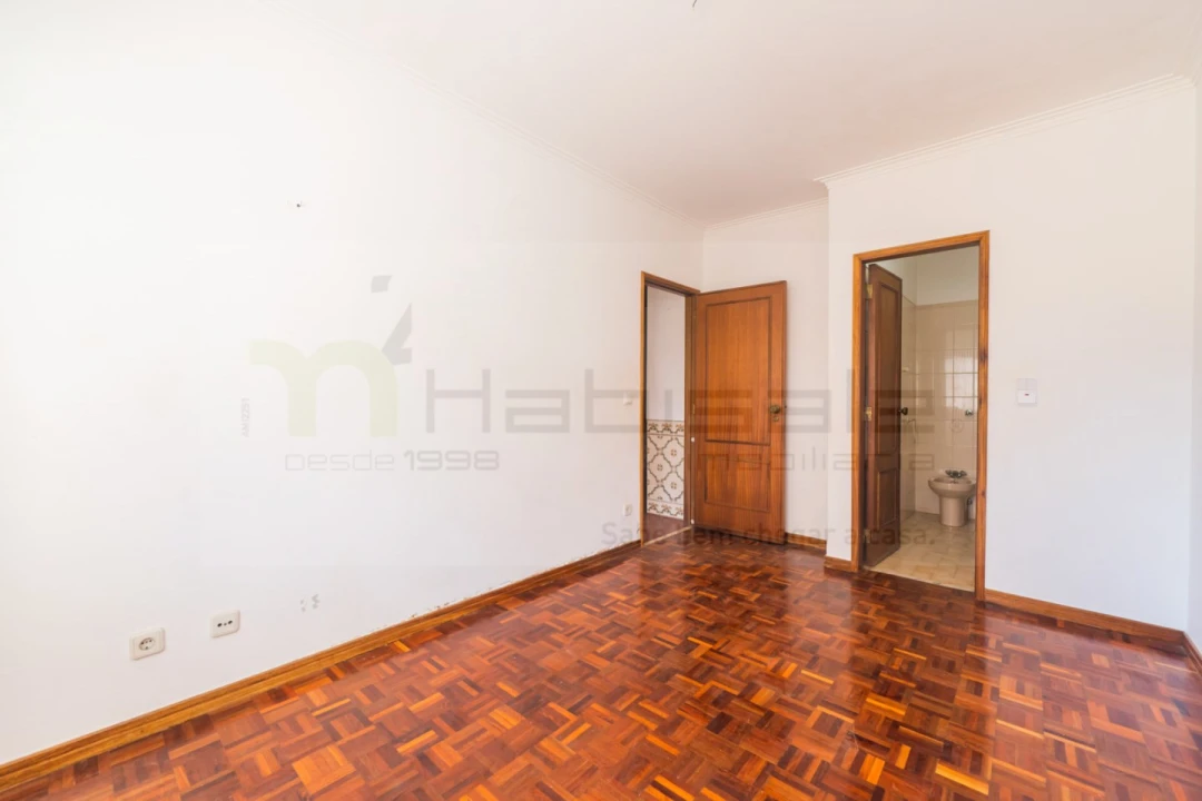 Apartamento T3 para Venda em Carcavelos e Parede Foto 25