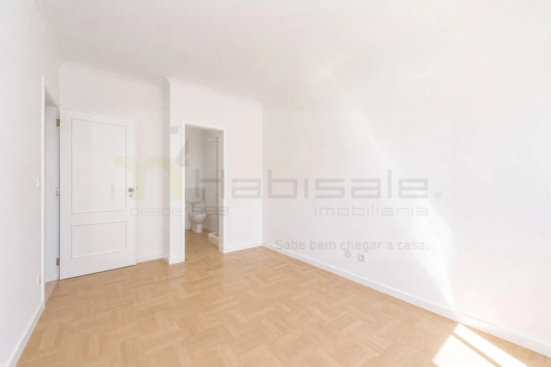 Apartamento T3 para Venda em Carcavelos e Parede Foto 32