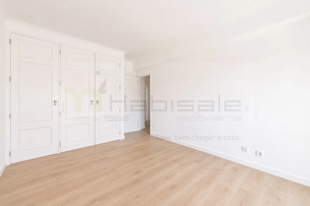 Apartamento T3 para Venda em Carcavelos e Parede Foto 35