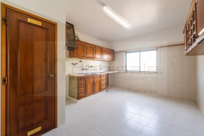 Apartamento T3 para Venda em Carcavelos e Parede