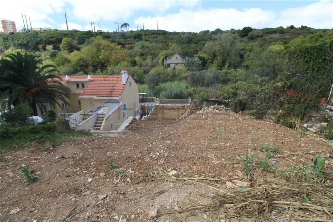 Terreno para Venda em Queluz e Belas Foto 1