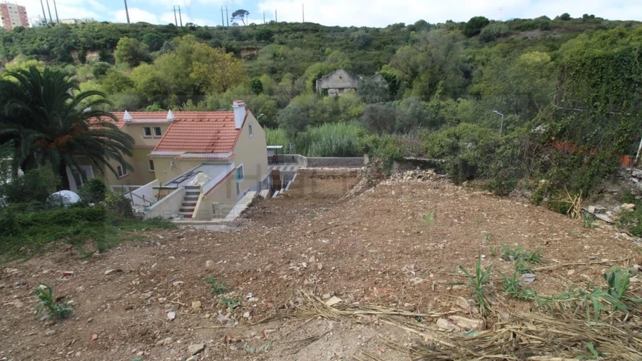 Terreno para Venda em Queluz e Belas