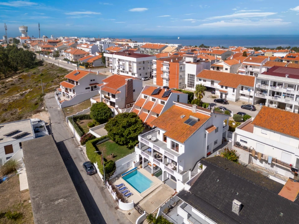 Moradia T4 para Venda em Nazare Foto 2