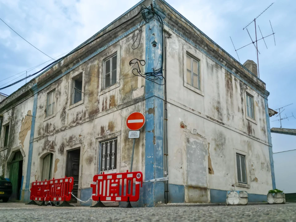 Prédio para Venda em Valado dos Frades Foto 2