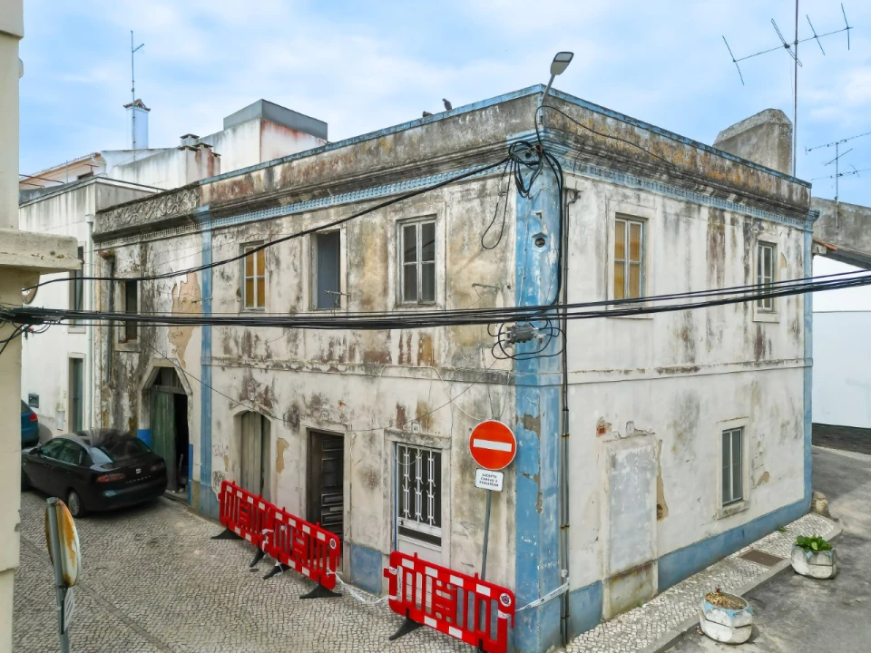 Prédio para Venda em Valado dos Frades Foto 8
