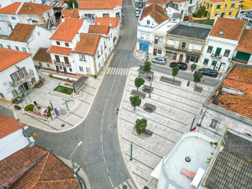 Prédio para Venda em Valado dos Frades Foto 29