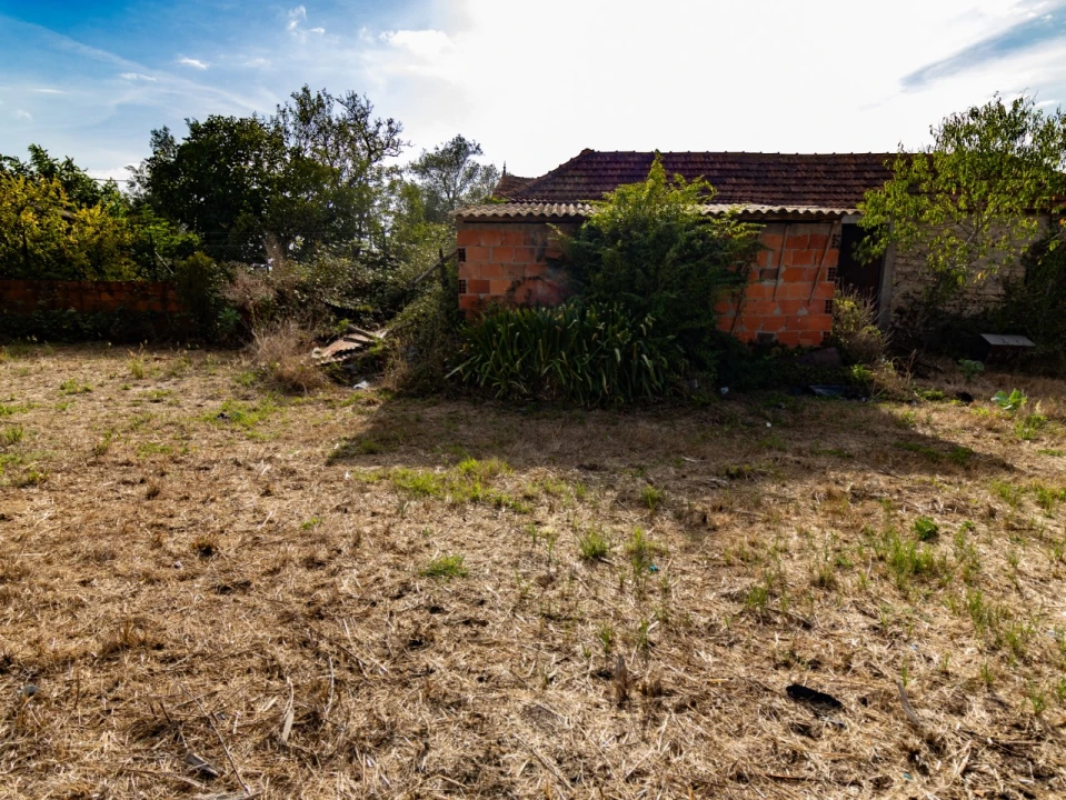 Moradia T2 para Venda em Ouca Foto 6