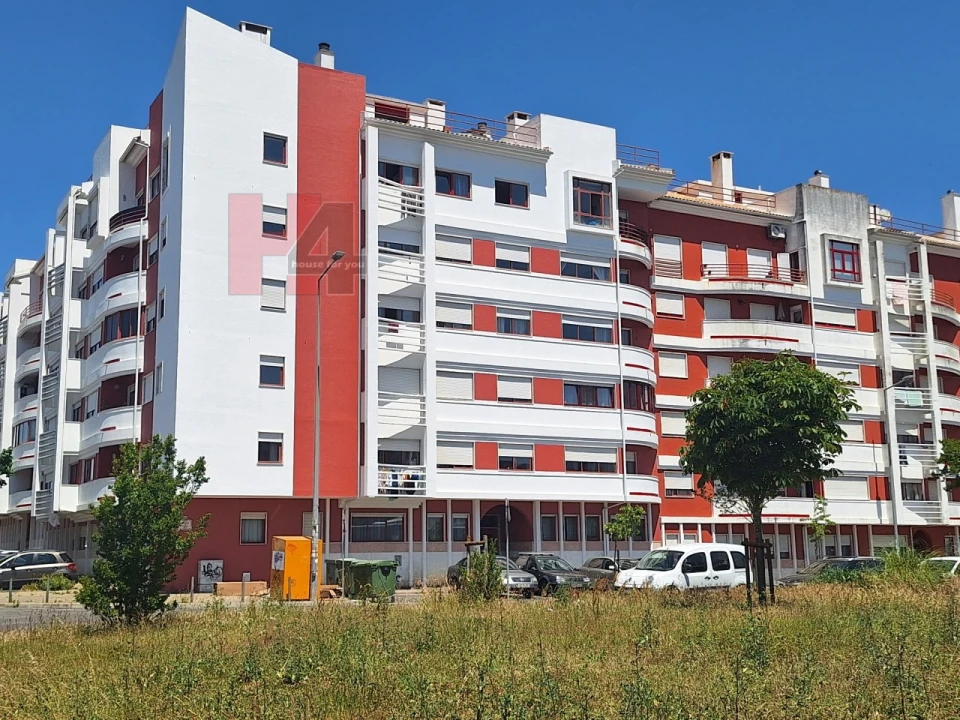 Apartamento T2 para Venda em Algueirão-Mem Martins Foto 1