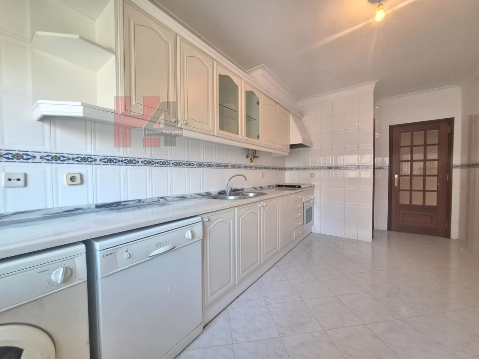 Apartamento T2 para Venda em Algueirão-Mem Martins Foto 2