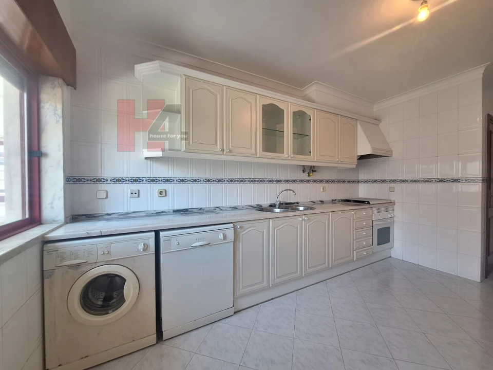 Apartamento T2 para Venda em Algueirão-Mem Martins Foto 4